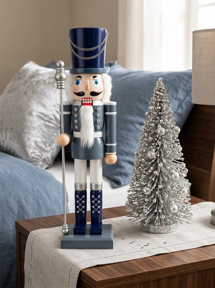 Royal Sentinel Ahşap Fındıkkıran Kurşun Asker - 50 CM