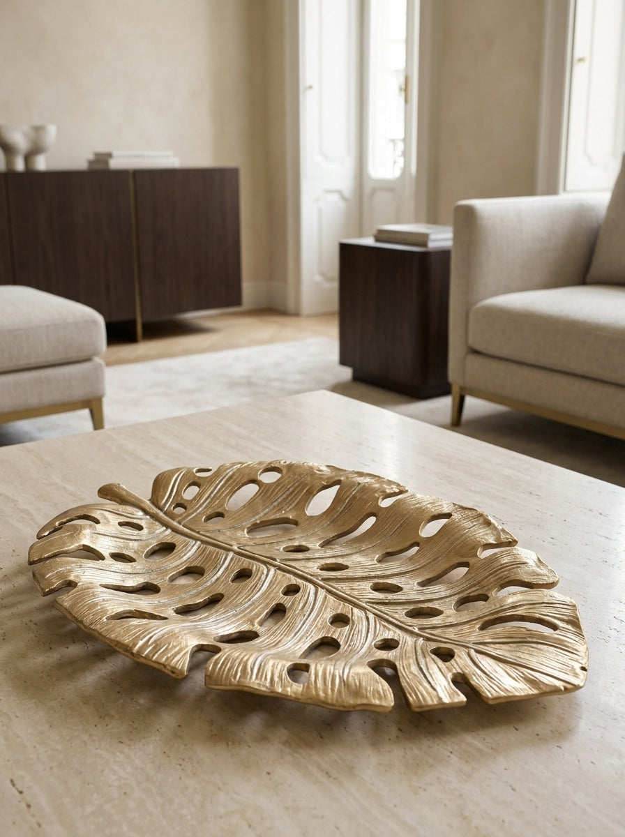 Golden Monstera – Gold Yaprak Formlu Dekoratif Tepsi