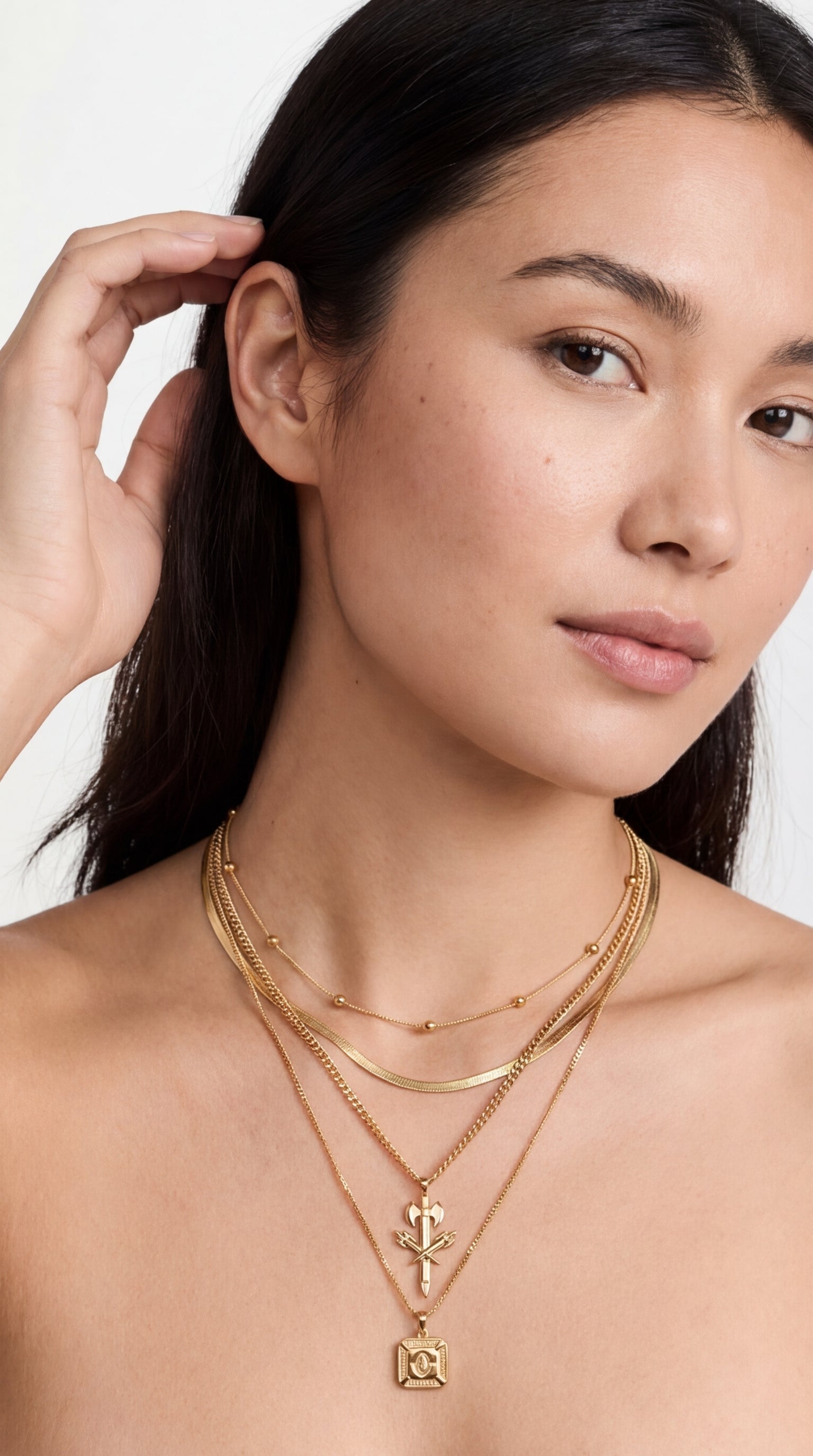 طقم قلادات متعددة الطبقات