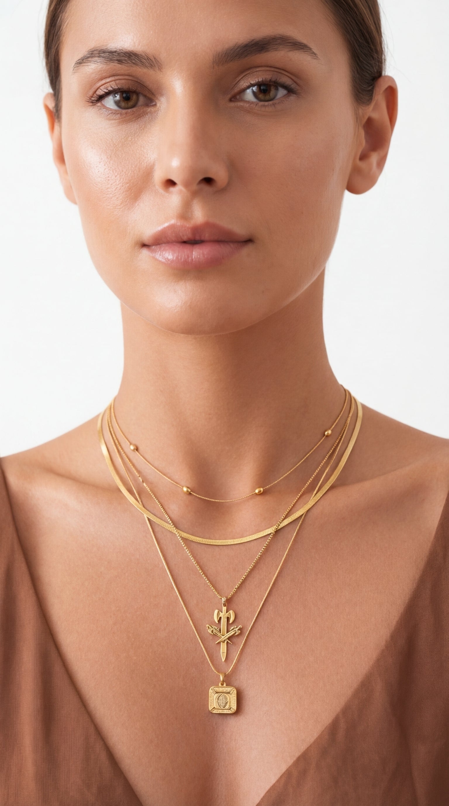 طقم قلادات متعددة الطبقات