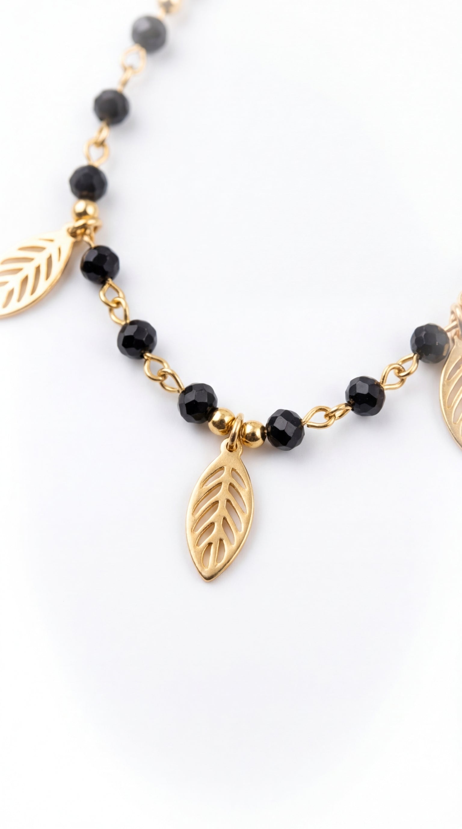 Noir Leaf Kolye
