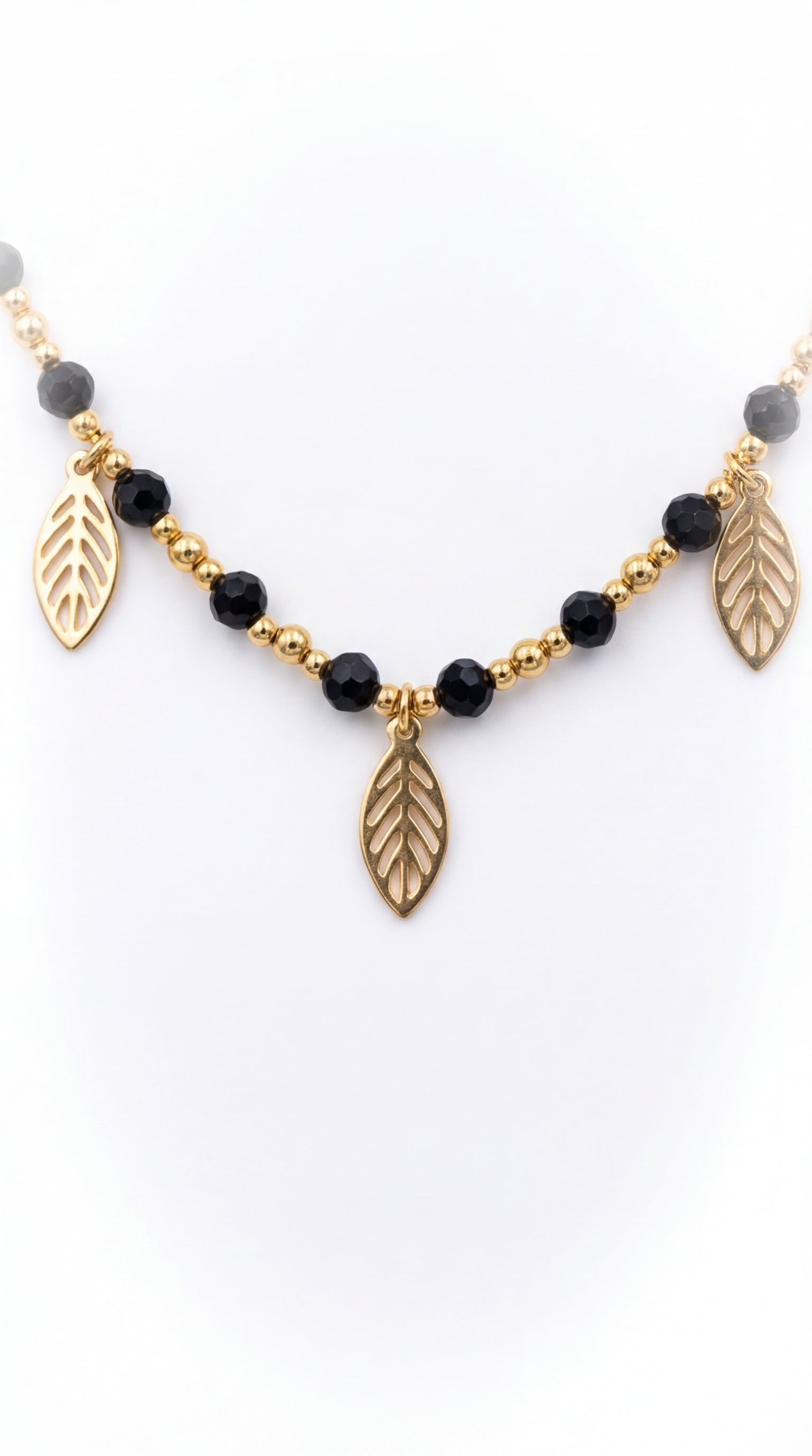 Noir Leaf Kolye