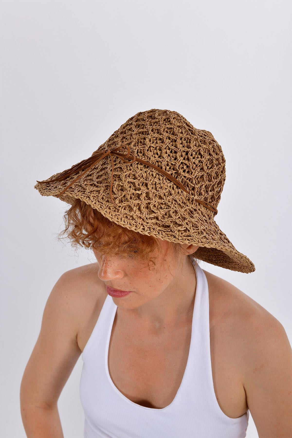 Geniş Kenar Bej Şapka