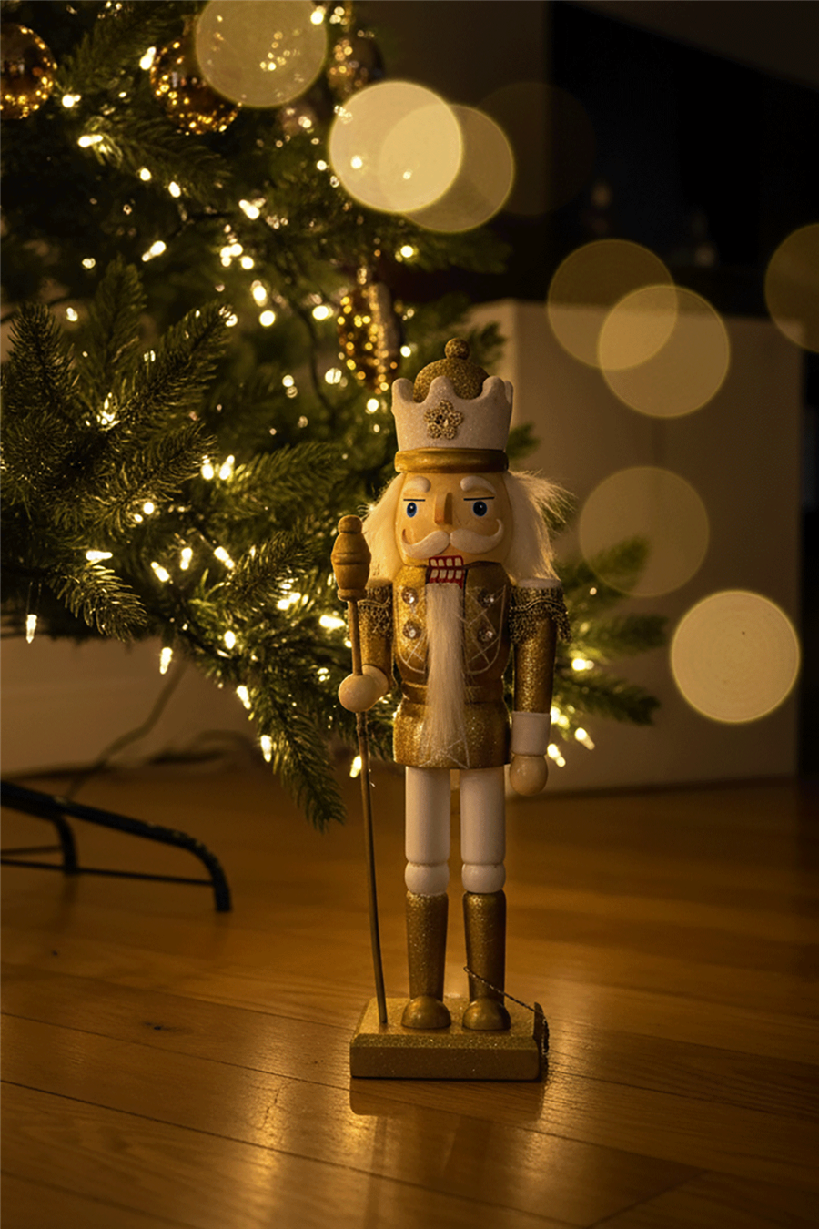 Altın Taçlı Fındıkkıran Figürü – 27 cm