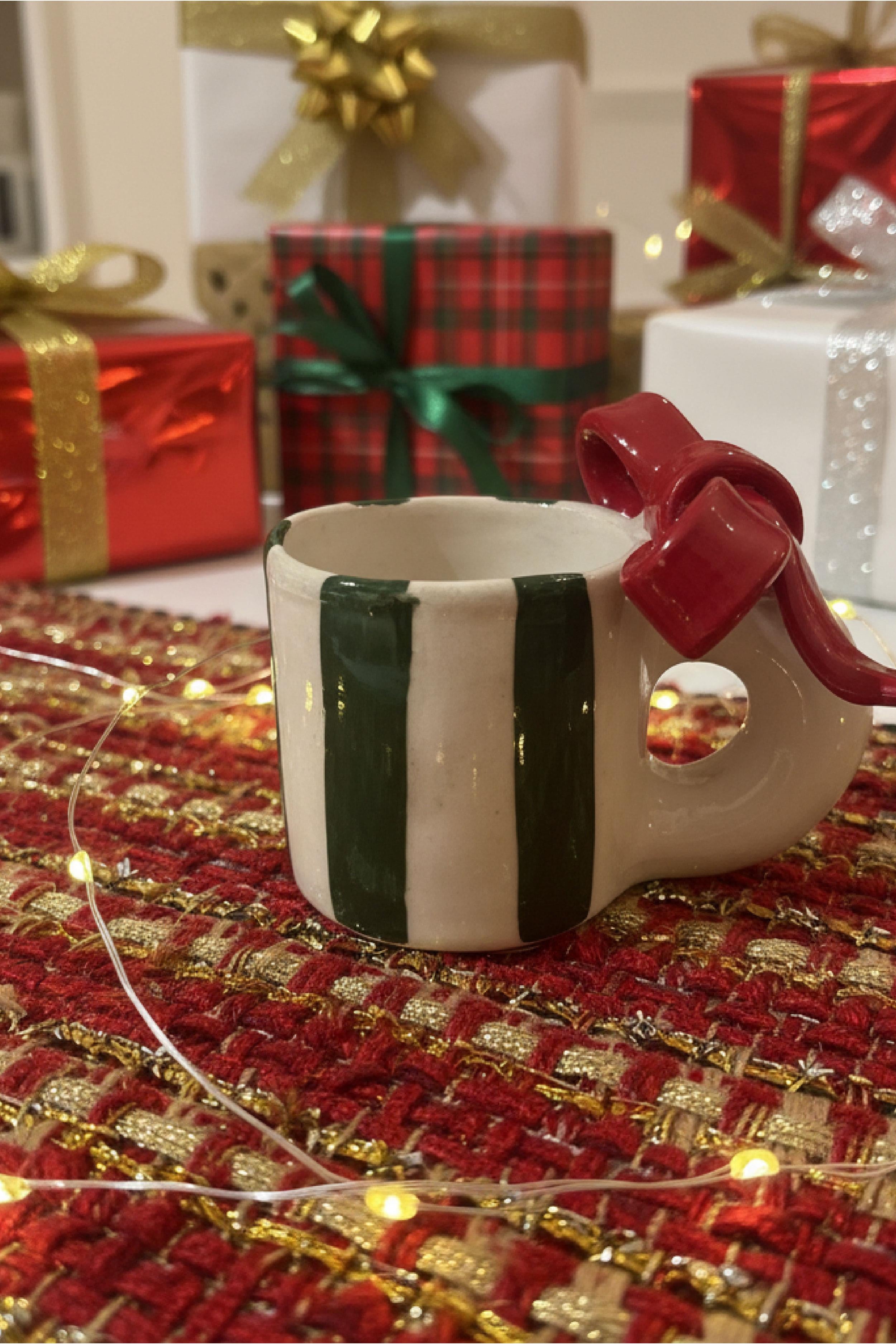 Kurdele Detaylı Hediye Kutusu Seramik Kupa