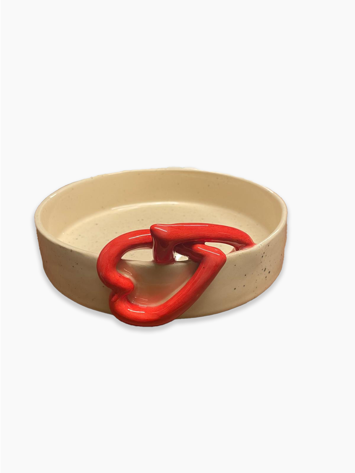 El Yapımı Seramik Tabak – Kalp Formlu Tutma Detayı