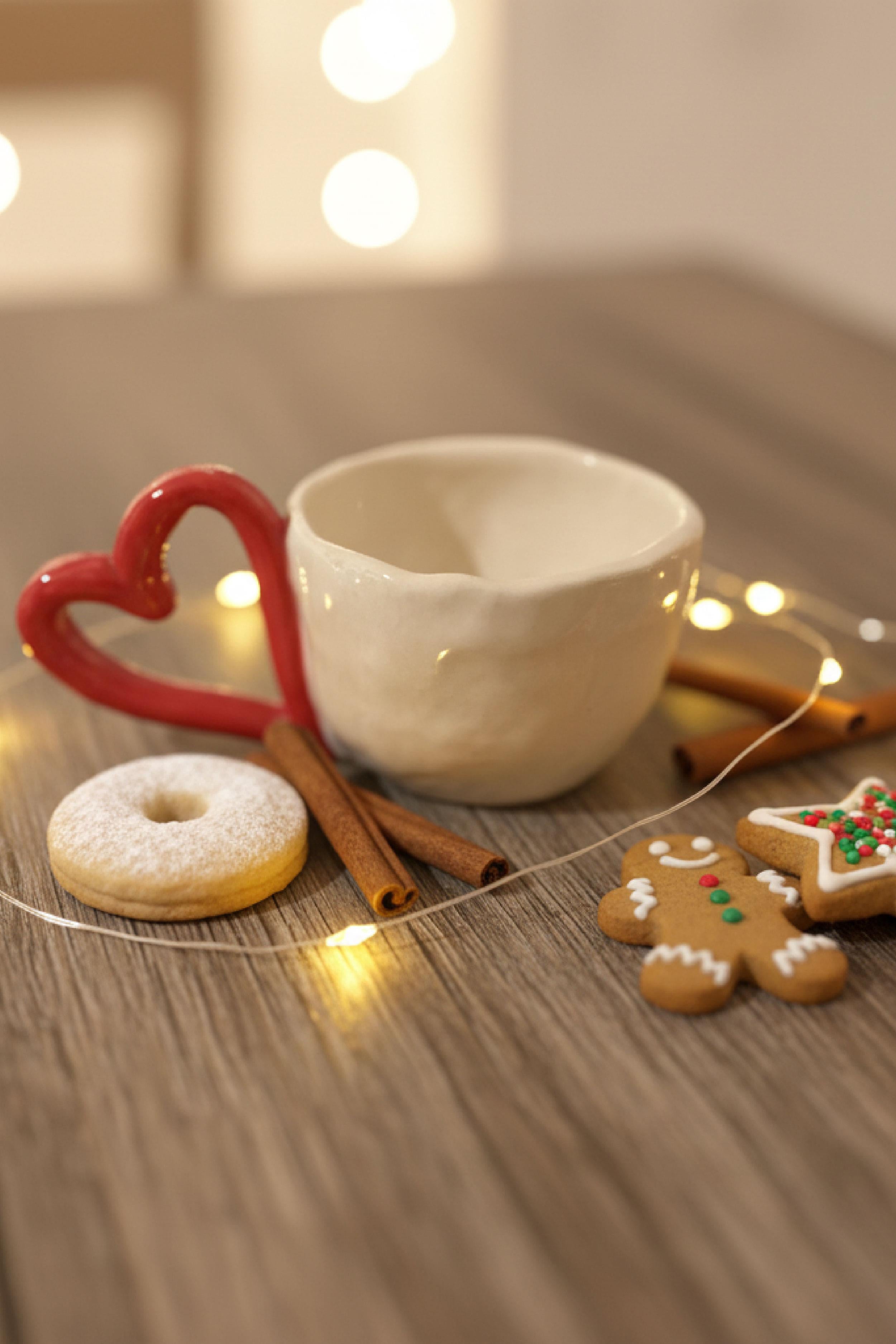 Kalp Kulplu Seramik Kupa