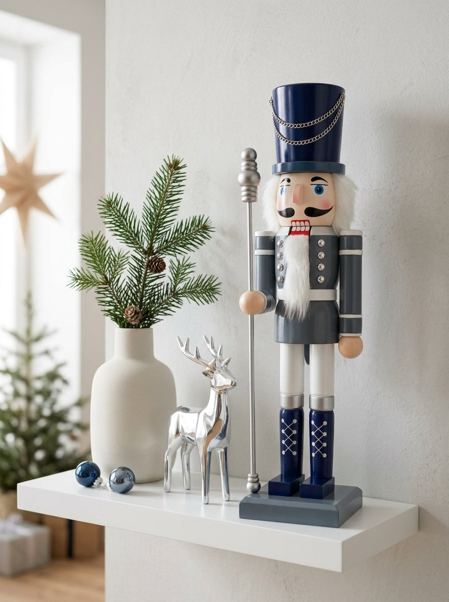 Royal Sentinel Ahşap Fındıkkıran Kurşun Asker - 50 CM